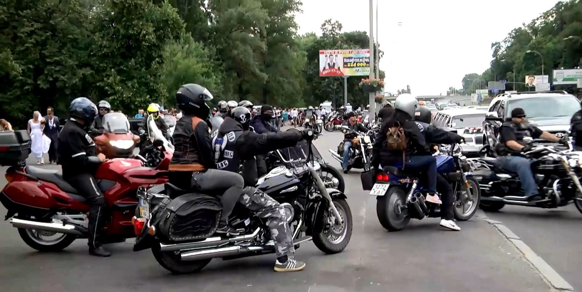 Пікнік для брутальних чоловіків, або як фестивалять байкери Пікнік для брутальних чоловіків, або як фестивалять байкери