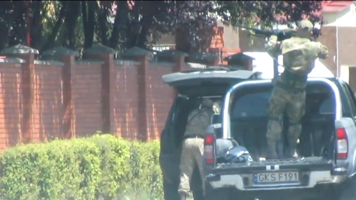 В сети появилось видео прибытия милиции на место конфликта в Мукачево