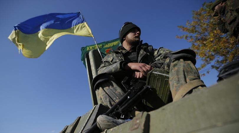 Боевики обстреляли колонну украинских военных на Луганщине