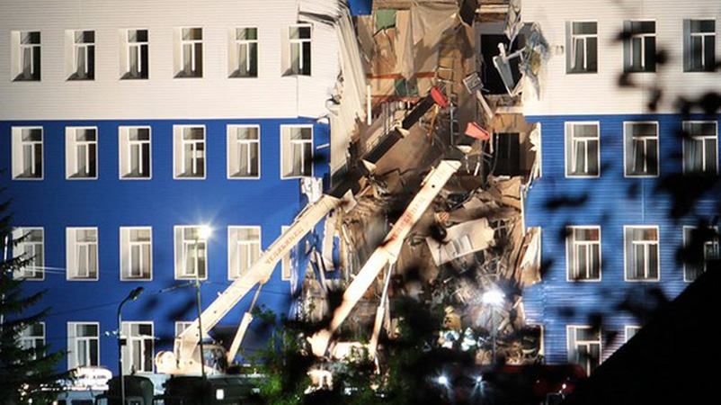 Увеличилось количество погибших военных под завалами казармы в России Увеличилось количество погибших военных под завалами казармы в России