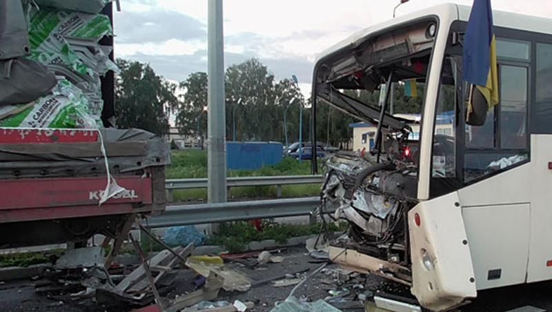 Нацгвардійці потрапили у смертельну аварію по дорозі із зони АТО