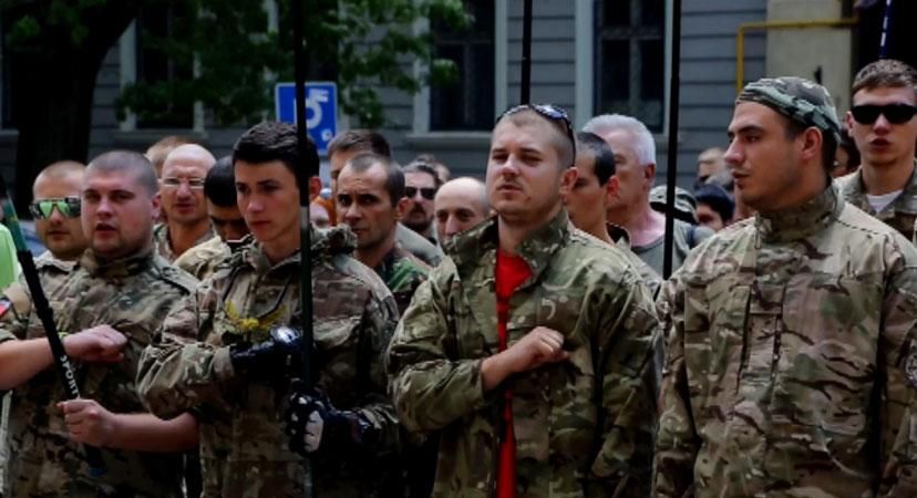 К бойцам "Правого сектора" в Мукачево едет подмога