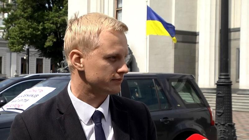 Активісти запропонували закон про перевірку доходів чиновників Активісти запропонували закон про перевірку доходів чиновників