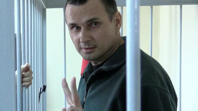 Зустрінемося вдома: Порошенко привітав Сенцова зі святом Зустрінемося вдома: Порошенко привітав Сенцова зі святом