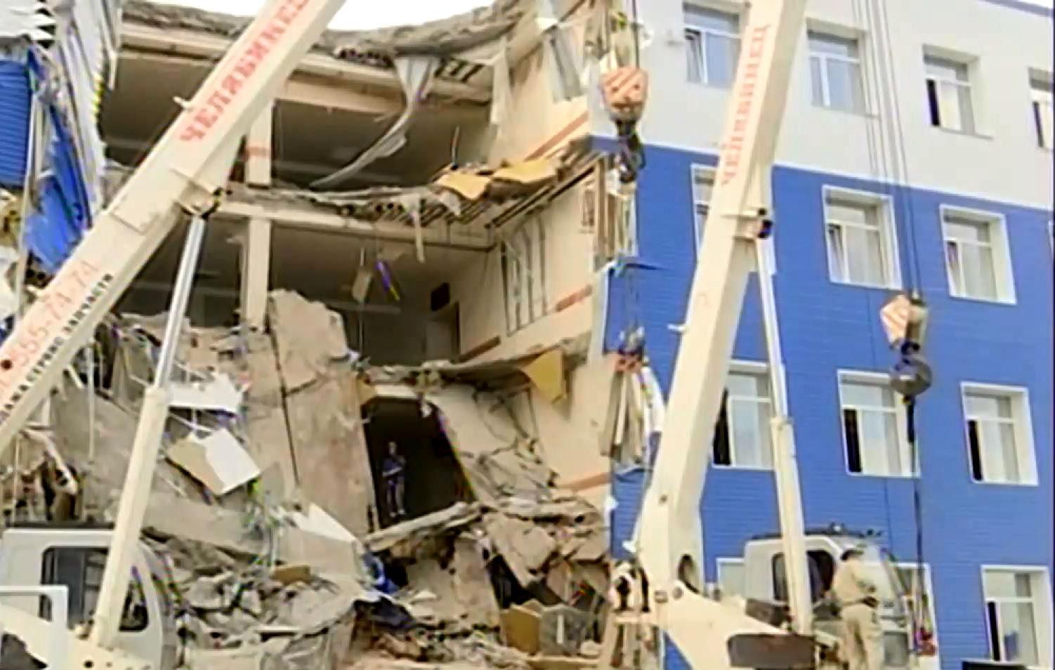 Казарма в Омске обвалилась из-за некачественного ремонта Казарма в Омске обвалилась из-за некачественного ремонта