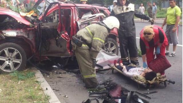 У центрі Донецька вибухнуло авто з жінкою-водієм