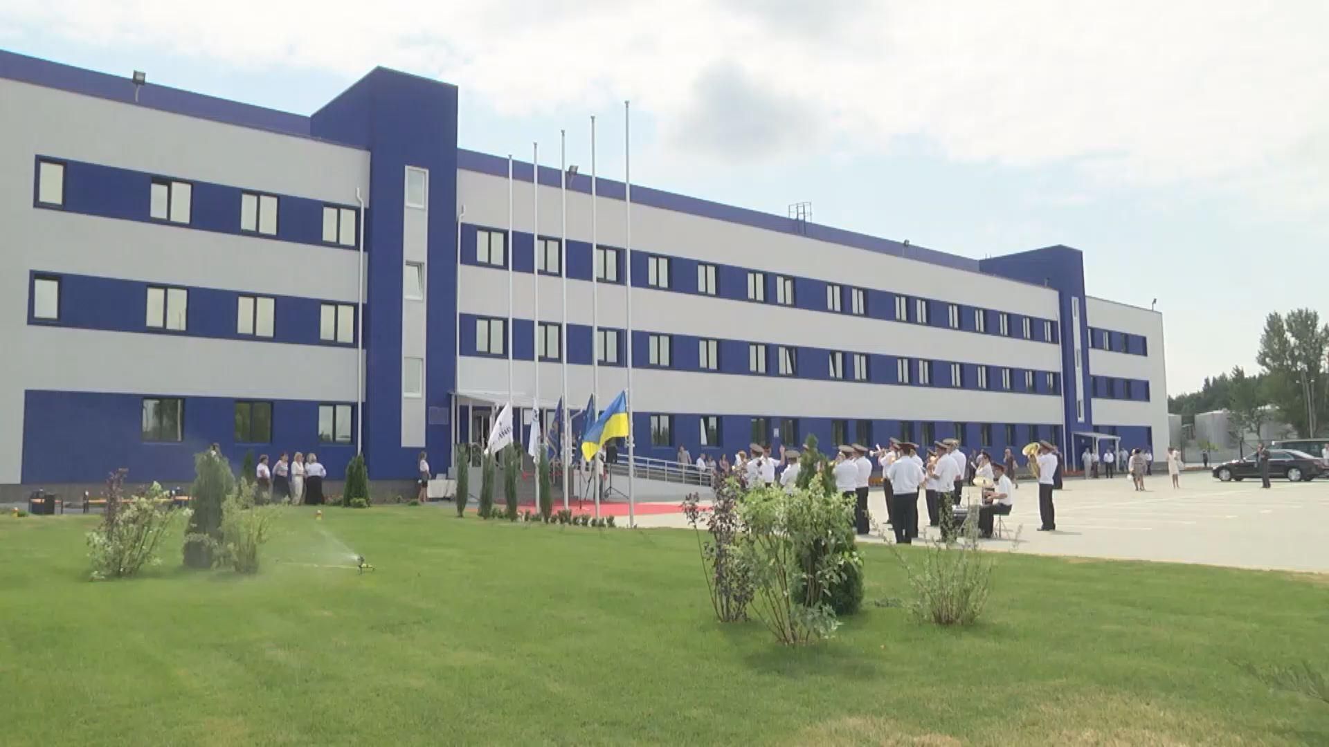 На автотрасі "Київ-Одеса" у селищі Калинівка відкрили новий митний термінал На автотрасі "Київ-Одеса" у селищі Калинівка відкрили новий митний термінал