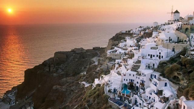 Київ — не Афіни: чим грецька криза відрізняється від української (інфографіка) Київ — не Афіни: чим грецька криза відрізняється від української (інфографіка)