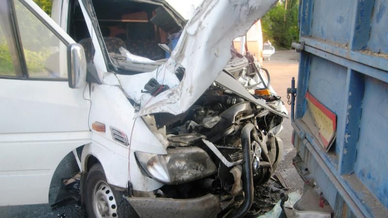 Криваве ДТП на Одещині: двоє загиблих, вагітна жінка у лікарні Криваве ДТП на Одещині: двоє загиблих, вагітна жінка у лікарні