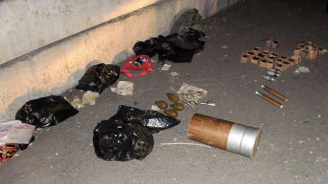 На Донеччині затримали волонтерів, які вивозили боєприпаси На Донеччині затримали волонтерів, які вивозили боєприпаси