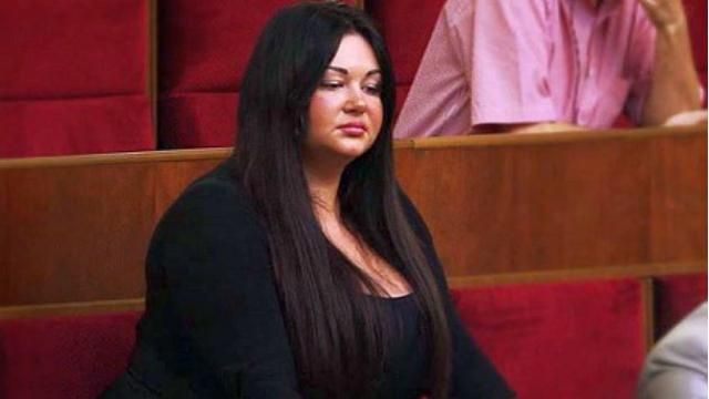 У соцмережах активно обговорюють гламурну помічницю депутата-"радикала" У соцмережах активно обговорюють гламурну помічницю депутата-"радикала"