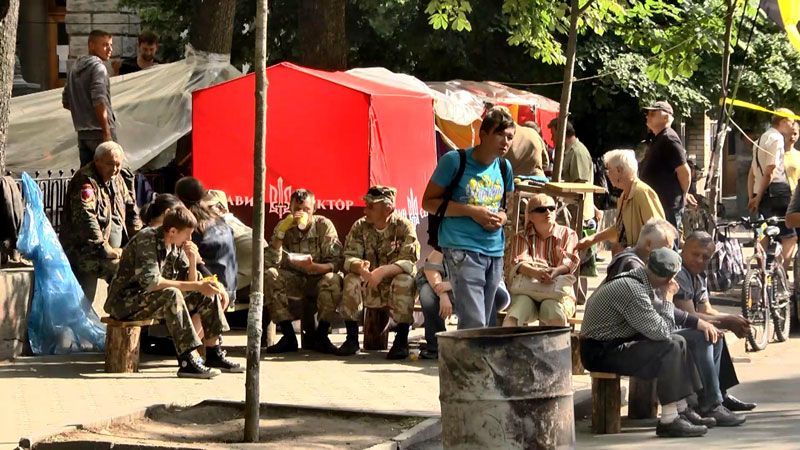 "Правий сектор" продовжує вимагати відставку Авакова на Банковій "Правий сектор" продовжує вимагати відставку Авакова на Банковій