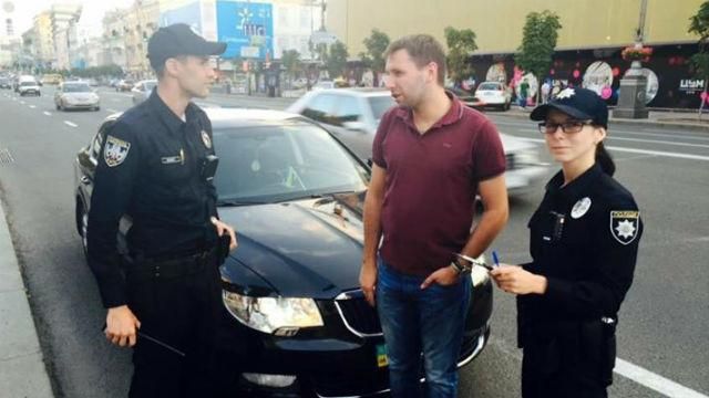 Патрульні оштрафували нардепа Парасюка Патрульні оштрафували нардепа Парасюка