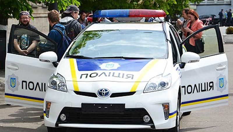 Чоловік намагався залякати зброєю патрульних, які зробили йому зауваження Чоловік намагався залякати зброєю патрульних, які зробили йому зауваження