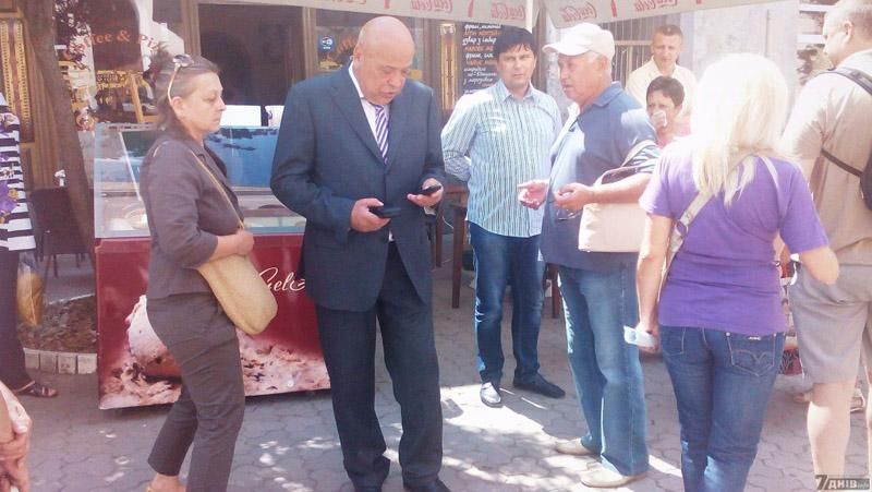 Москаль в первый день работы влез в разборки Москаль в первый день работы влез в разборки