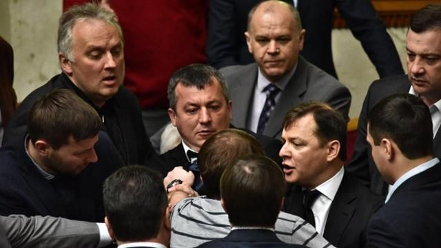 Гройсман лишил депутатов каникул Гройсман лишил депутатов каникул