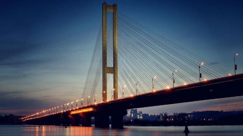 Давні легенди про столітні мости Києва