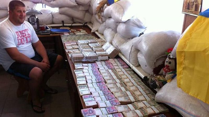 Терористів залишили без грошей: 8 мільйонів не доїхали в Донецьк Терористів залишили без грошей: 8 мільйонів не доїхали в Донецьк