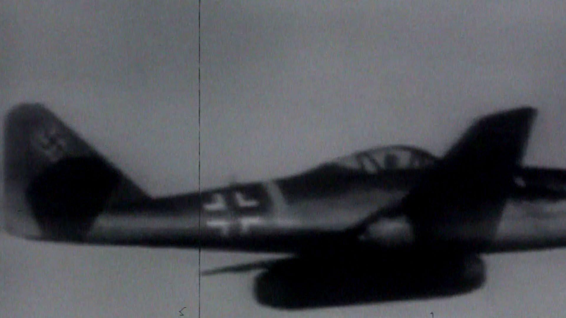 В повітря здійнявся перший бойовий літак з реактивним двигуном