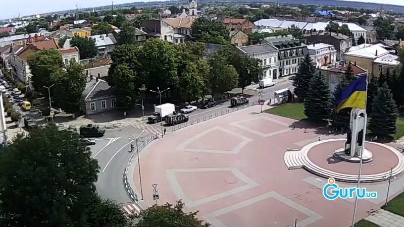 В Мукачево едет колонна военной техники