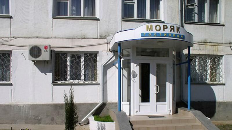 Мародерство і правовий хаос: як у Криму "віджимають" готелі