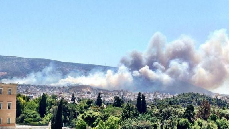 Греція палає: масштабні пожежі знищують околиці Афін