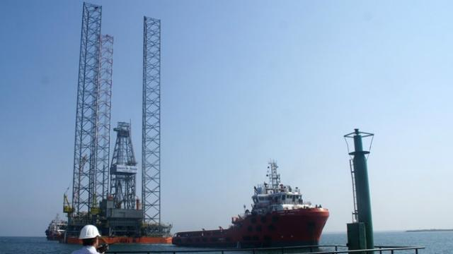 Не "вышками Бойко" едиными: у Авакова расследуют закупки буксиров к ним