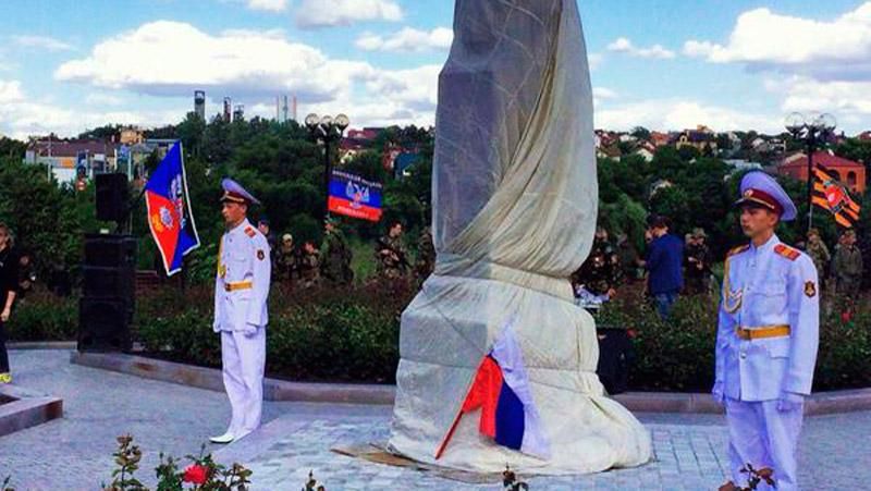 Терористи "допомогли" донеччанам радянським пам’ятником 