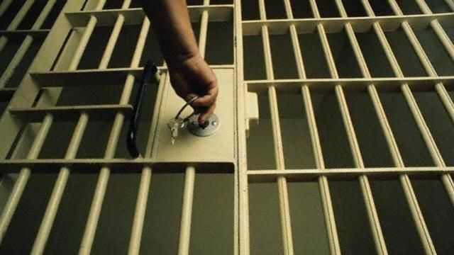 Кілька в’язнів втекли у Червоному Лимані. У місті — спецоперація Кілька в’язнів втекли у Червоному Лимані. У місті — спецоперація