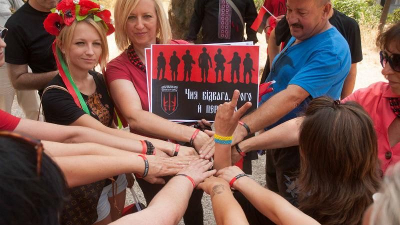 Сепаратисти на волі, а переслідують добровольців, — у Римі підтримали "Правий сектор" Сепаратисти на волі, а переслідують добровольців, — у Римі підтримали "Правий сектор"