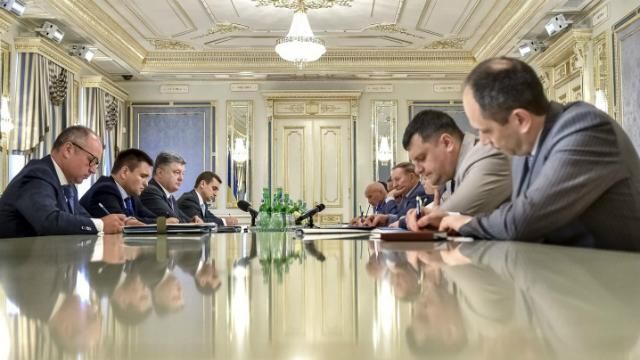 Порошенко посоветовал Кучме, о чем говорить с боевиками Порошенко посоветовал Кучме, о чем говорить с боевиками