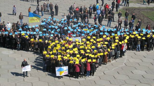Скільки українців готові віддати Крим і Донбас Росії, — опитування