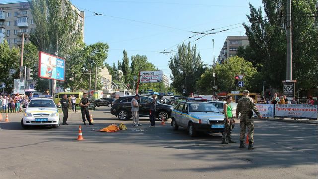 Маршрутка влетіла у натовп людей. Загинула дівчина