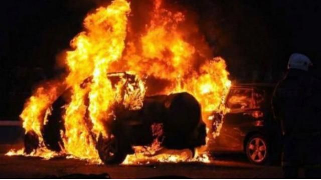 Два авто міліції спалили на Прикарпатті 