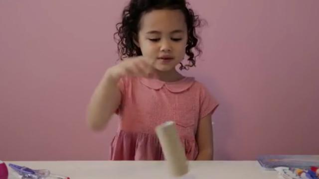 Сеть поразила маленькая девочка-фокусница