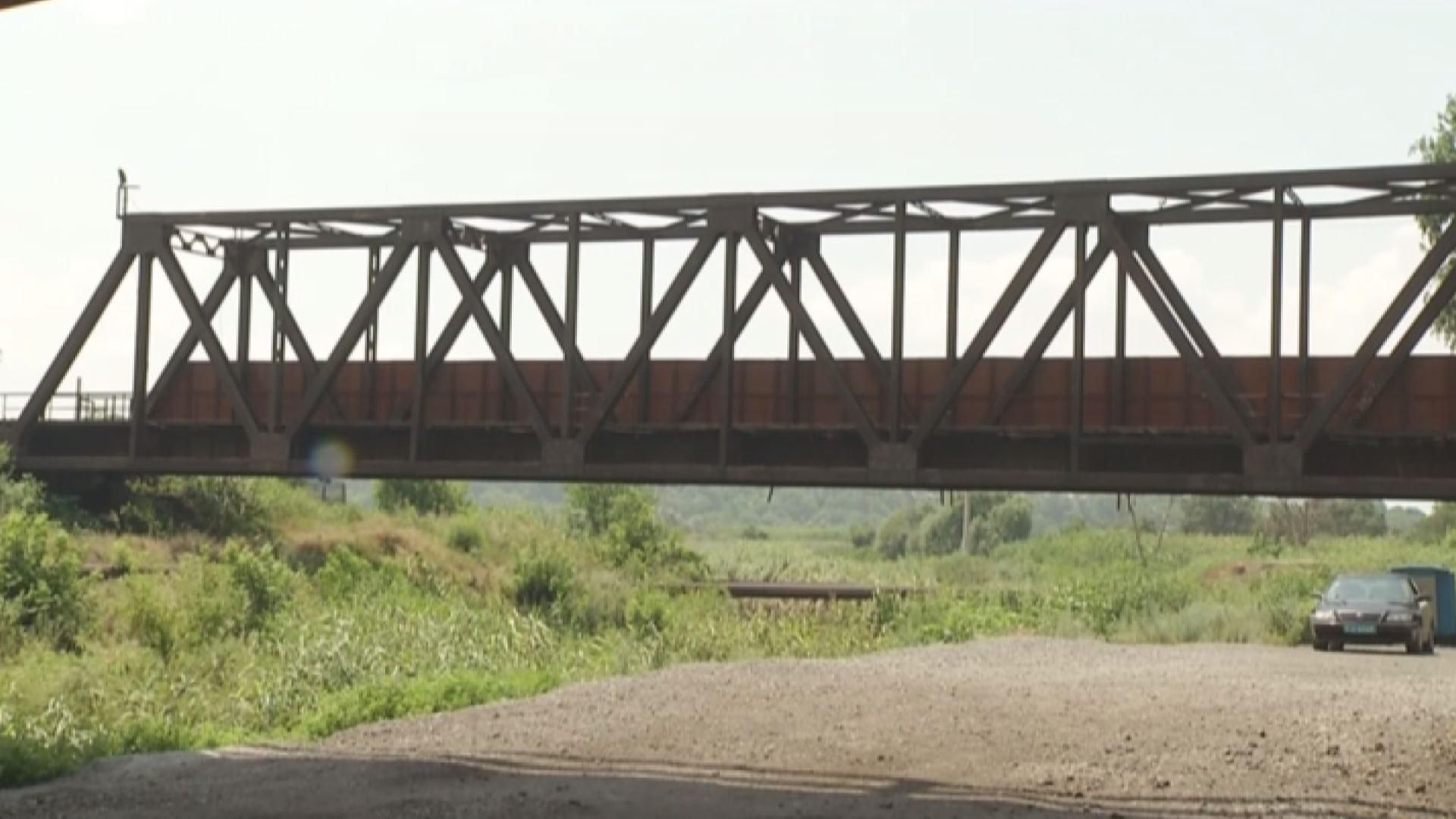 Міст через річку Кальчик, розташований між станціями Сартана і Маріуполь, відремонтують