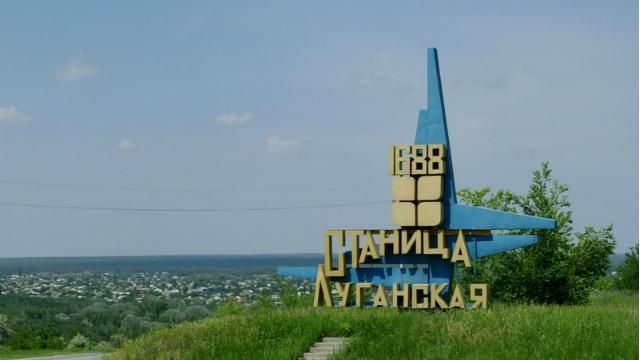 Тут українська земля: Станицю Луганську засипали патріотичними листівками 