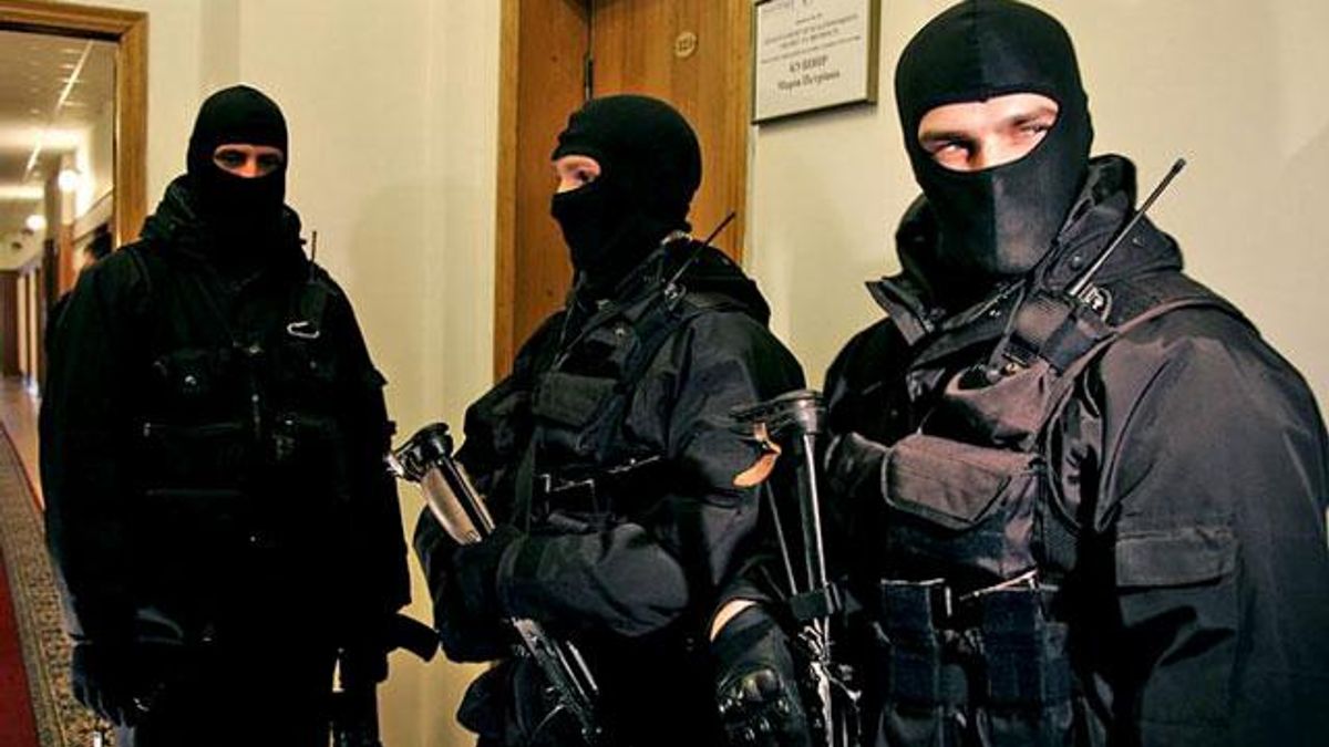 До Центру оцінювання завітали спецпризначенці у балаклавах До Центру оцінювання завітали спецпризначенці у балаклавах