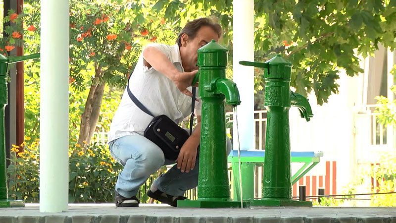 У Києві масово відновлюють роботу колонок з питною водою