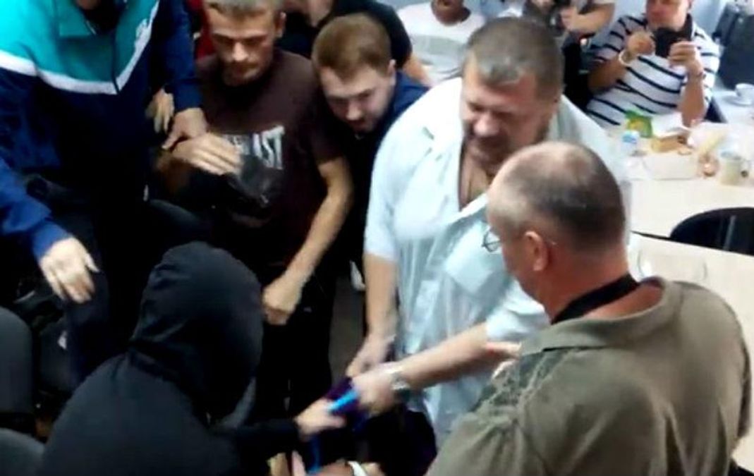 Мосійчук vs Дурнєв: версії бійки обох сторін (18+) Мосійчук vs Дурнєв: версії бійки обох сторін (18+)