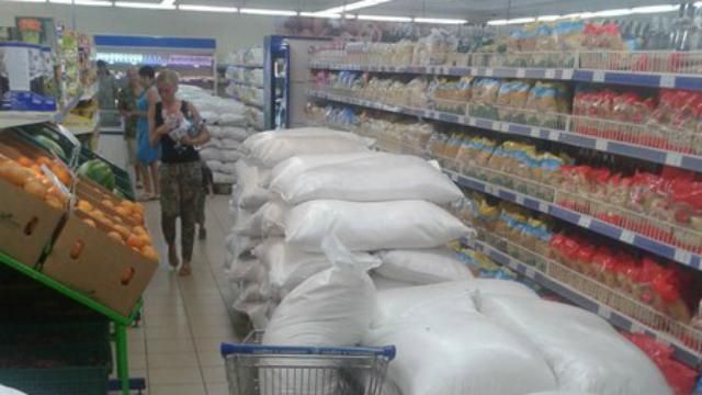 Як бойовики наживаються на російській "гуманітарці" Як бойовики наживаються на російській "гуманітарці"