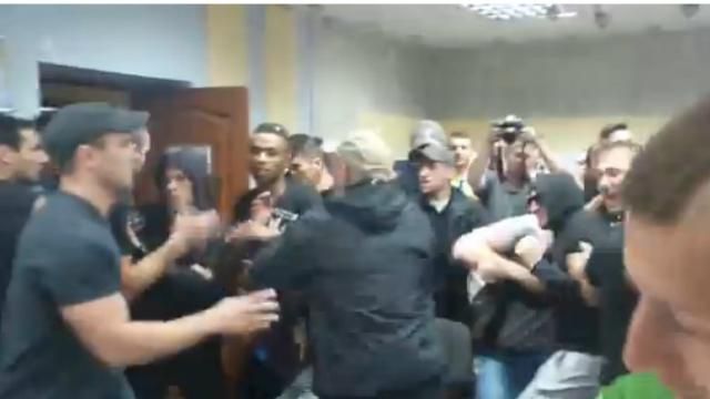 Реакция соцсетей на драку Дурнева и депутатов Ляшко Реакция соцсетей на драку Дурнева и депутатов Ляшко