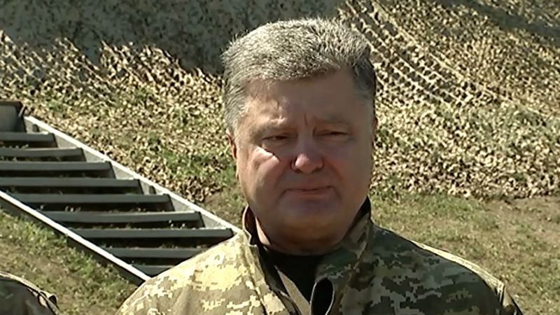 Порошенко пообіцяв посилення оборони Маріуполя Порошенко пообіцяв посилення оборони Маріуполя