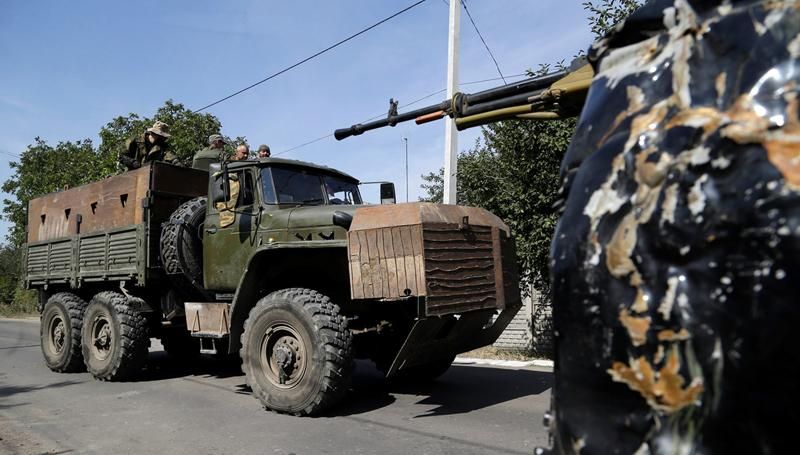 Пока в Минске переговоры — террористы стреляют из серьезного оружия
