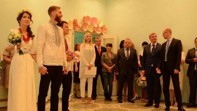 Як Яценюк і Петренко на весіллі розважались