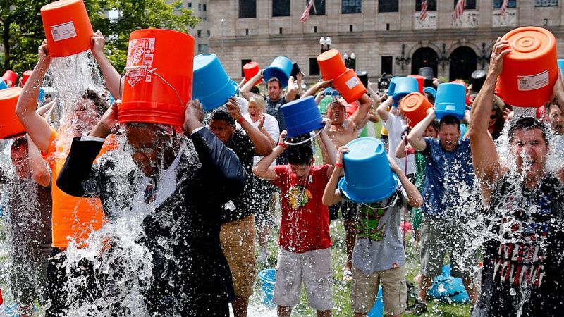 Стало известно сколько денег собрал всемирной флешмоб по обливанию Стало известно сколько денег собрал всемирной флешмоб по обливанию