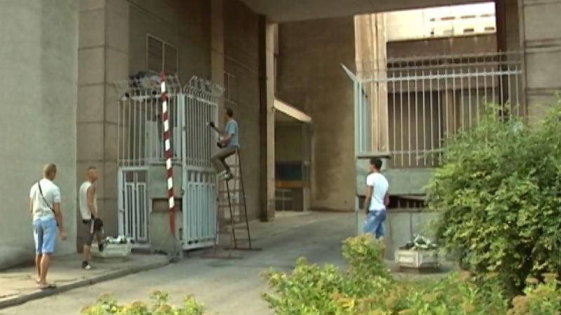 Запорожские чиновники спрятались за забором Запорожские чиновники спрятались за забором