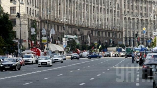 На Крещатике снова шины. Протестующие перекрыли улицу На Крещатике снова шины. Протестующие перекрыли улицу