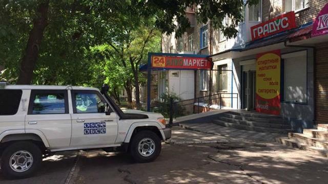 "Паркуються як м…даки": спостерігачів ОБСЕ спіймали на порушенні правил руху "Паркуються як м…даки": спостерігачів ОБСЕ спіймали на порушенні правил руху