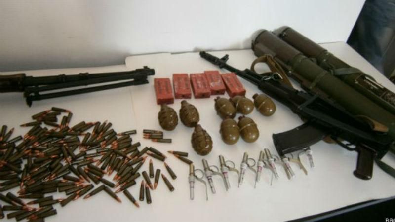 В самый скандальный округ едут гастролеры с оружием, взрывчаткой и гранатами В самый скандальный округ едут гастролеры с оружием, взрывчаткой и гранатами